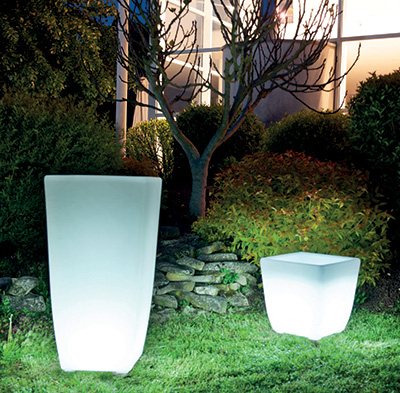 Jardinière lumineuse en plastique